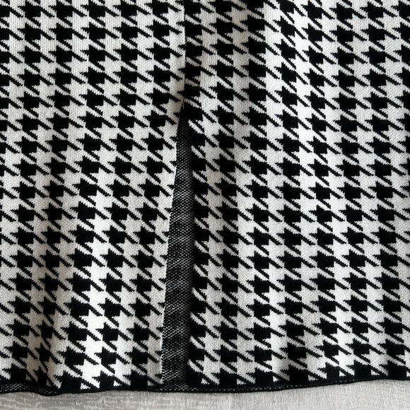Houndstooth Knit Set - Picture 4 of 7